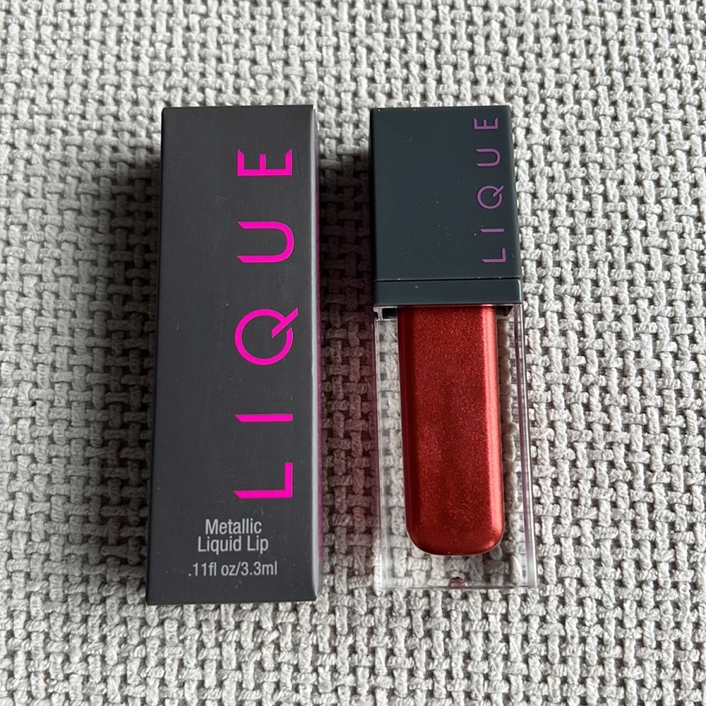 LIQUE metallic liquid lip gloss brand new color Scandal